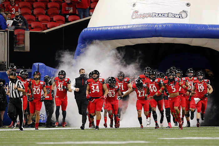 Cincinnati Bearcats head coach Luke Fickell leads his team onto the field for the first quarter of the Chick-fil-a Peach Bowl at Mercedes-Benz Stadium in Atlanta on Friday, Jan. 1, 2021. Cincinnati Bearcats Vs Georgia Bulldogs Peach Bowl